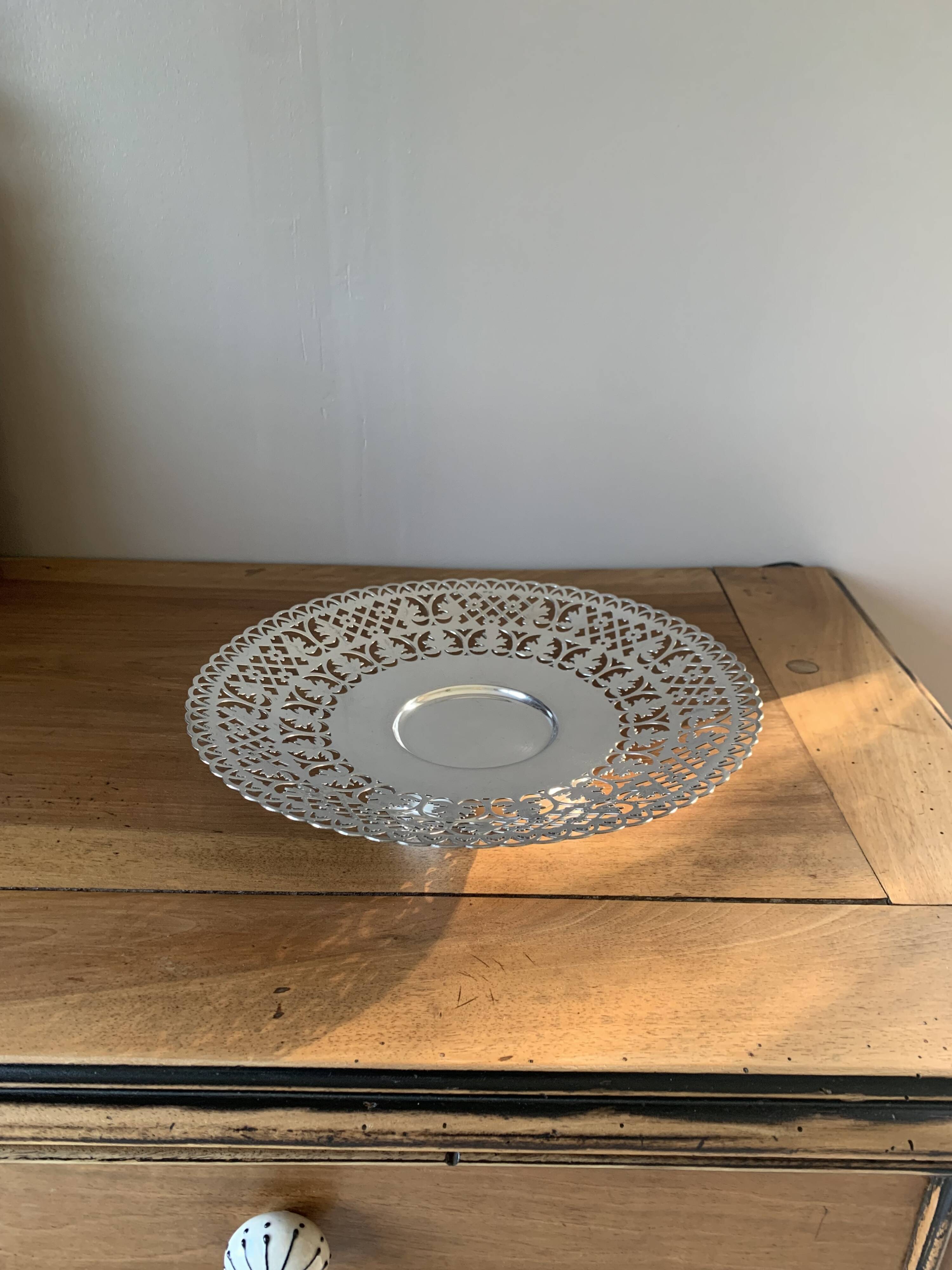 Silver-plated cake dish