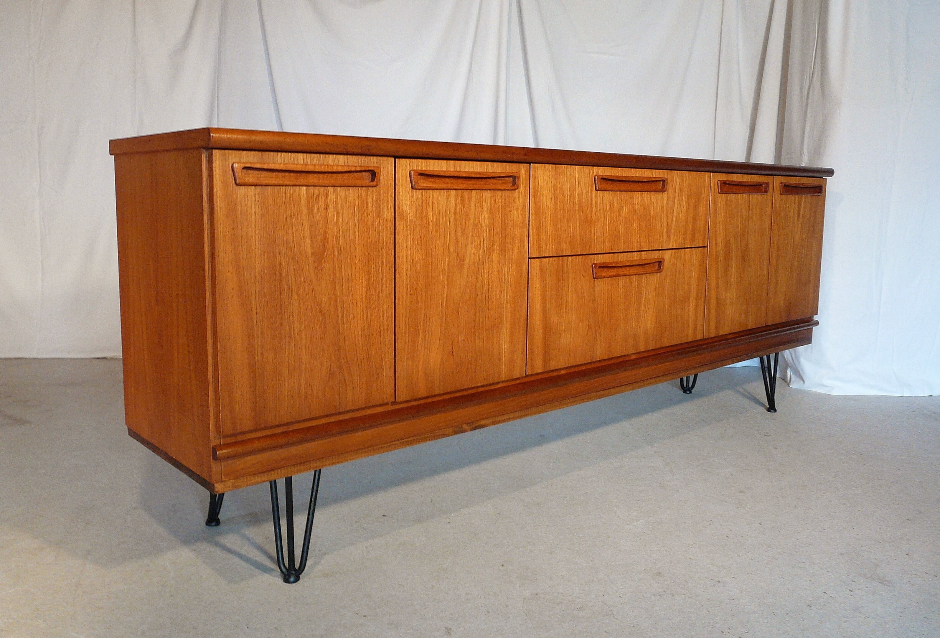 Scandinavian line in Meredew teak