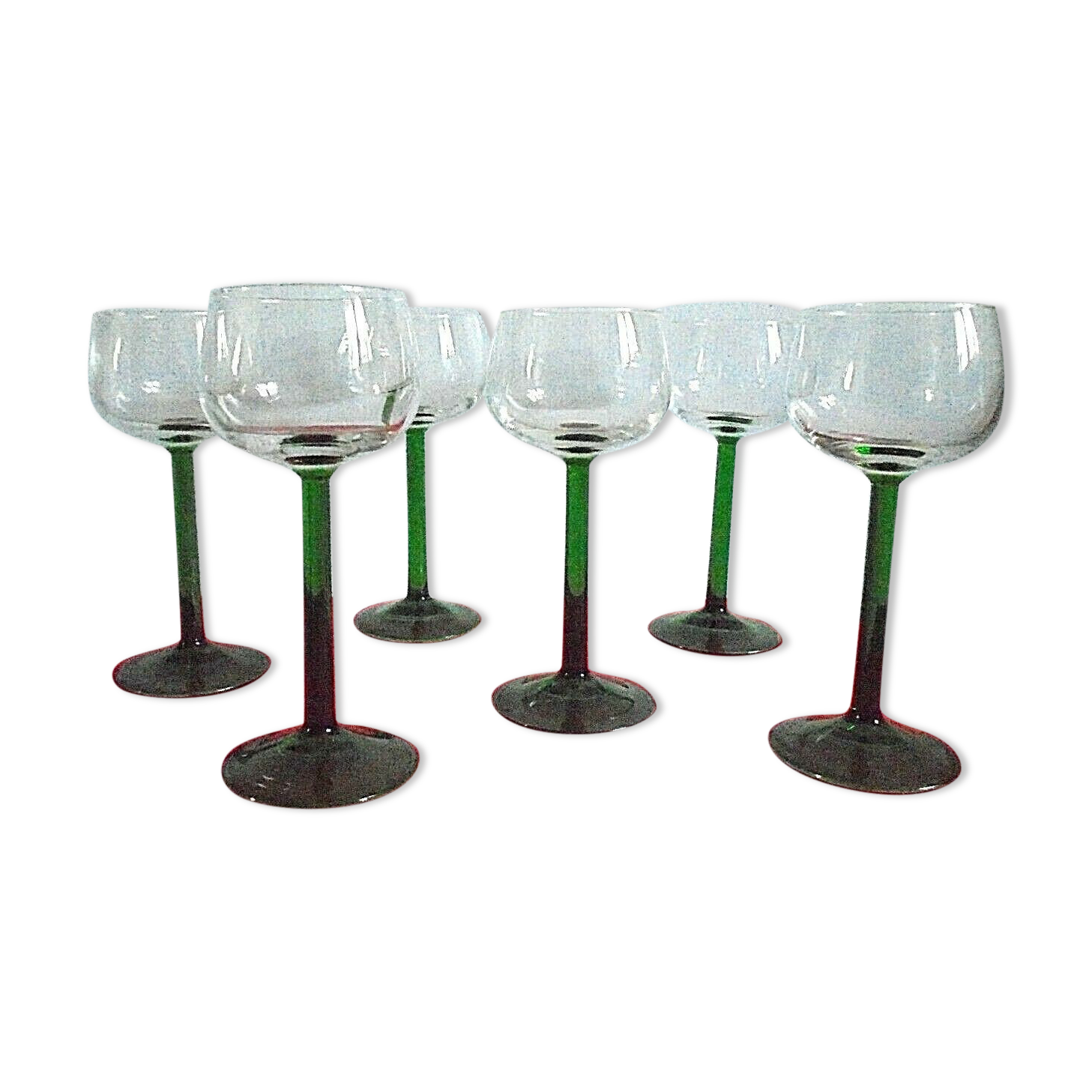 Lot 6 glasses on foot with white wine Height 16.5 cm