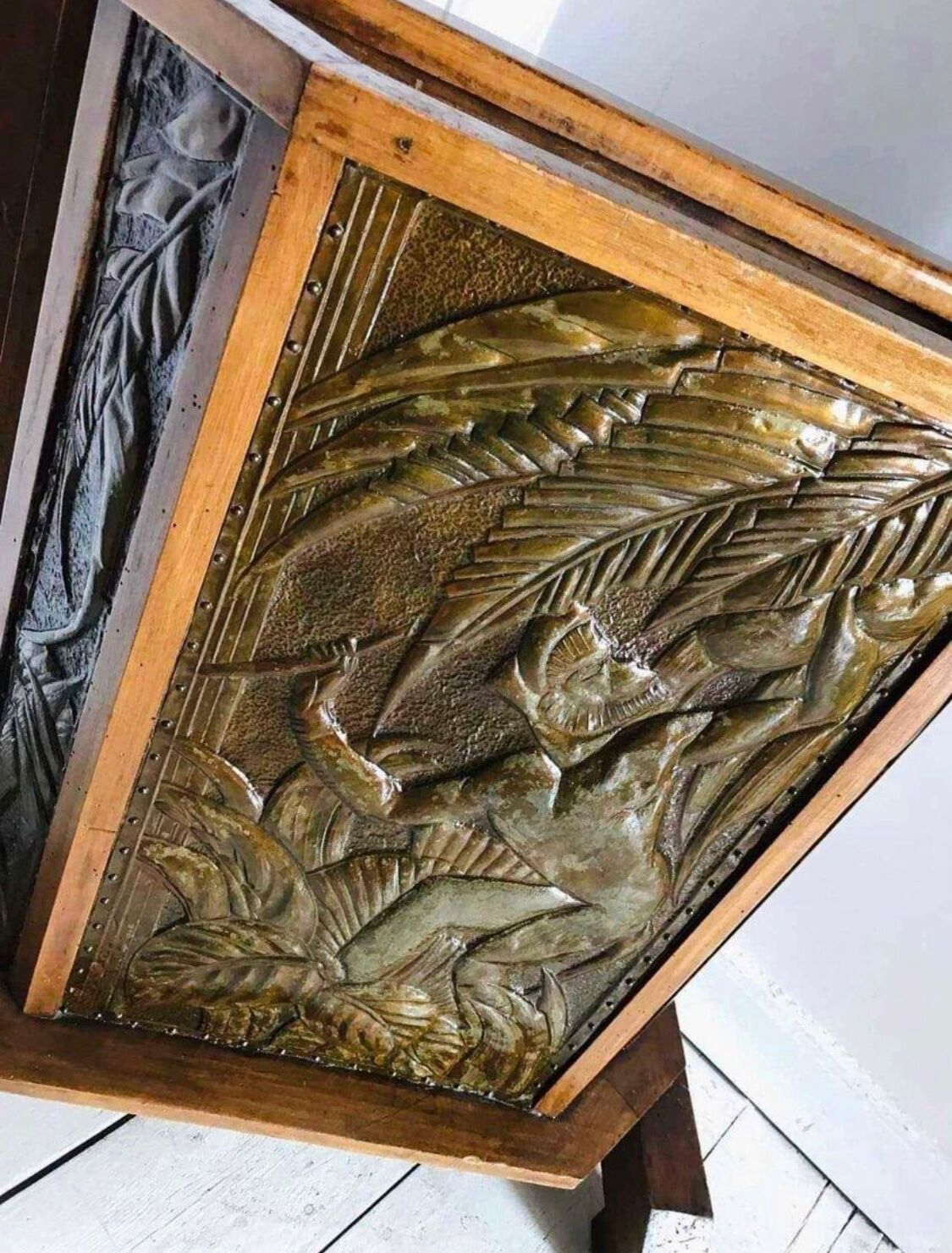 Vestiaire ancien cuivre et bois, meuble porte manteaux vintage pour entrée