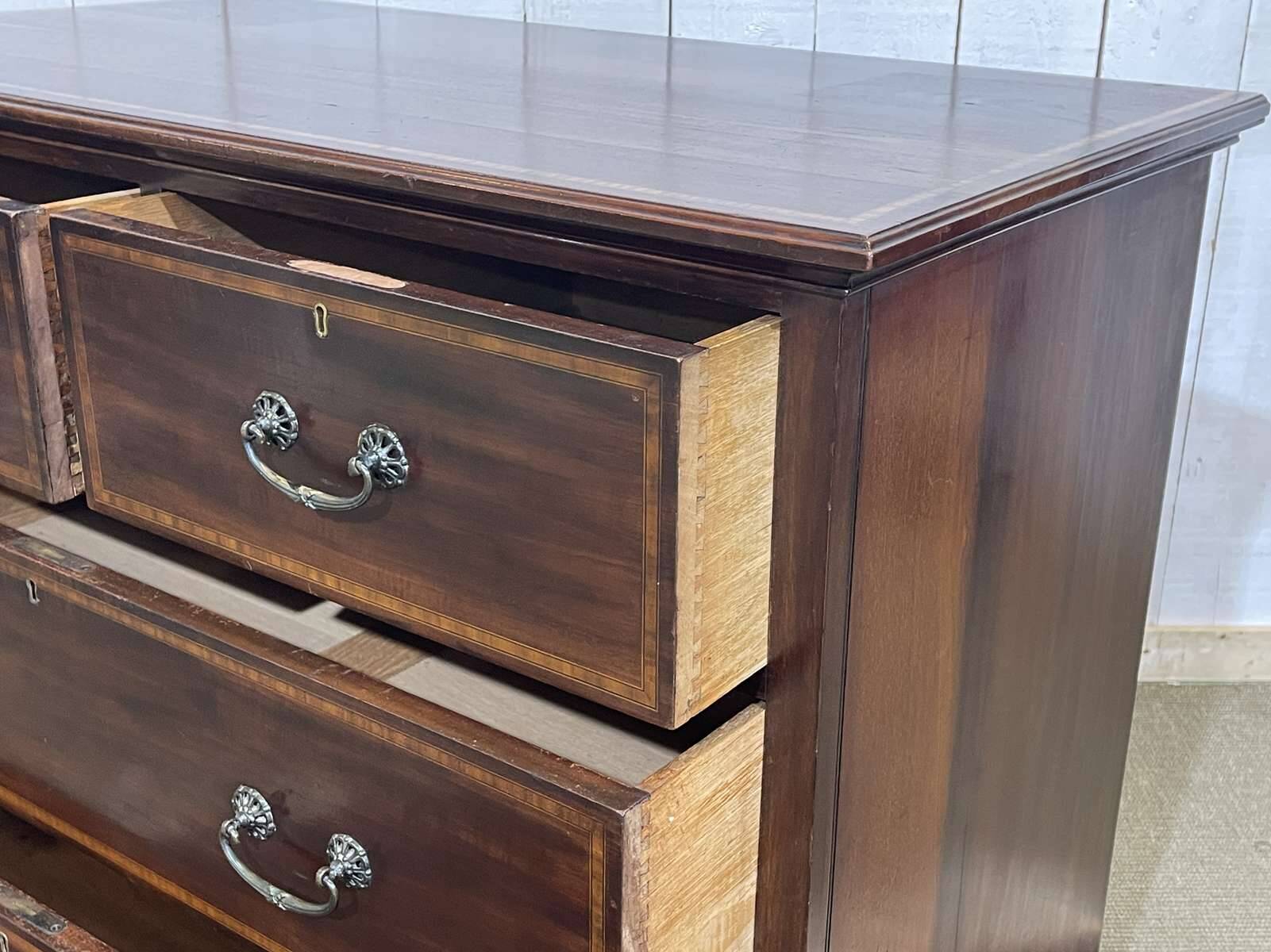 Commode anglaise début XXème en acajou