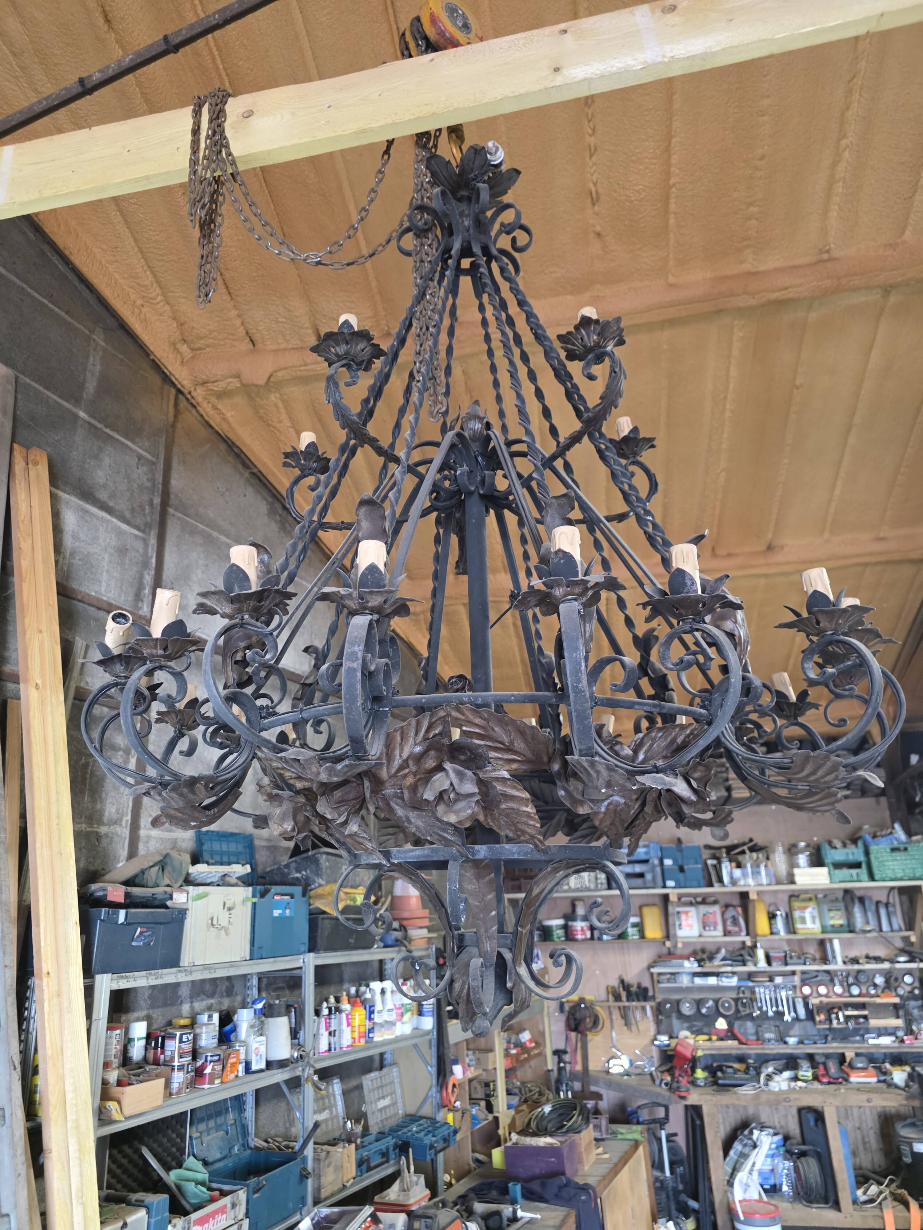 Lustre en fer forgé ( grand modèle) 170 × 120 cm