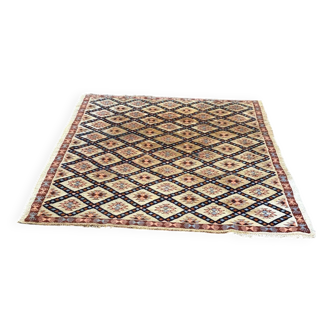 Tapis persan en laine tissée pyramides 160x230