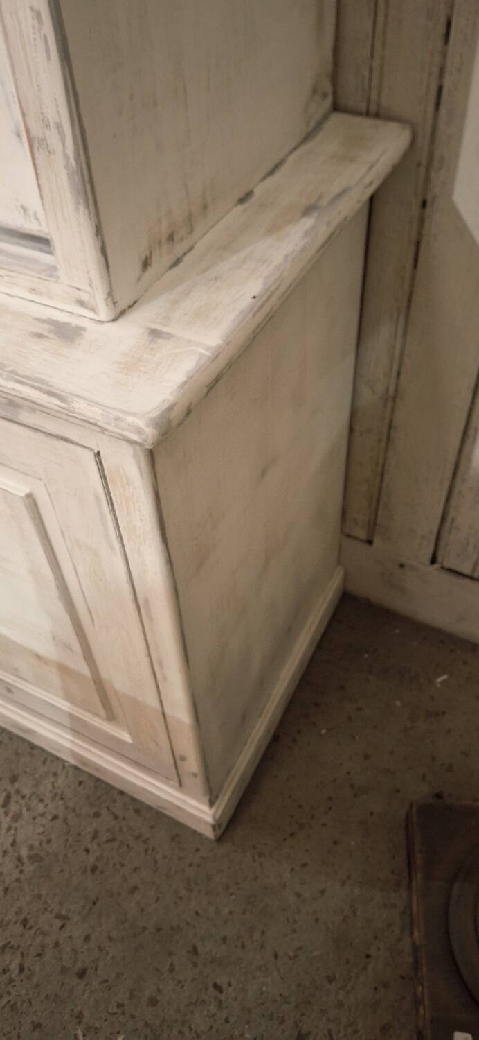 Buffet with 2 glass doors