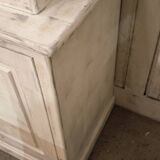 Buffet with 2 glass doors