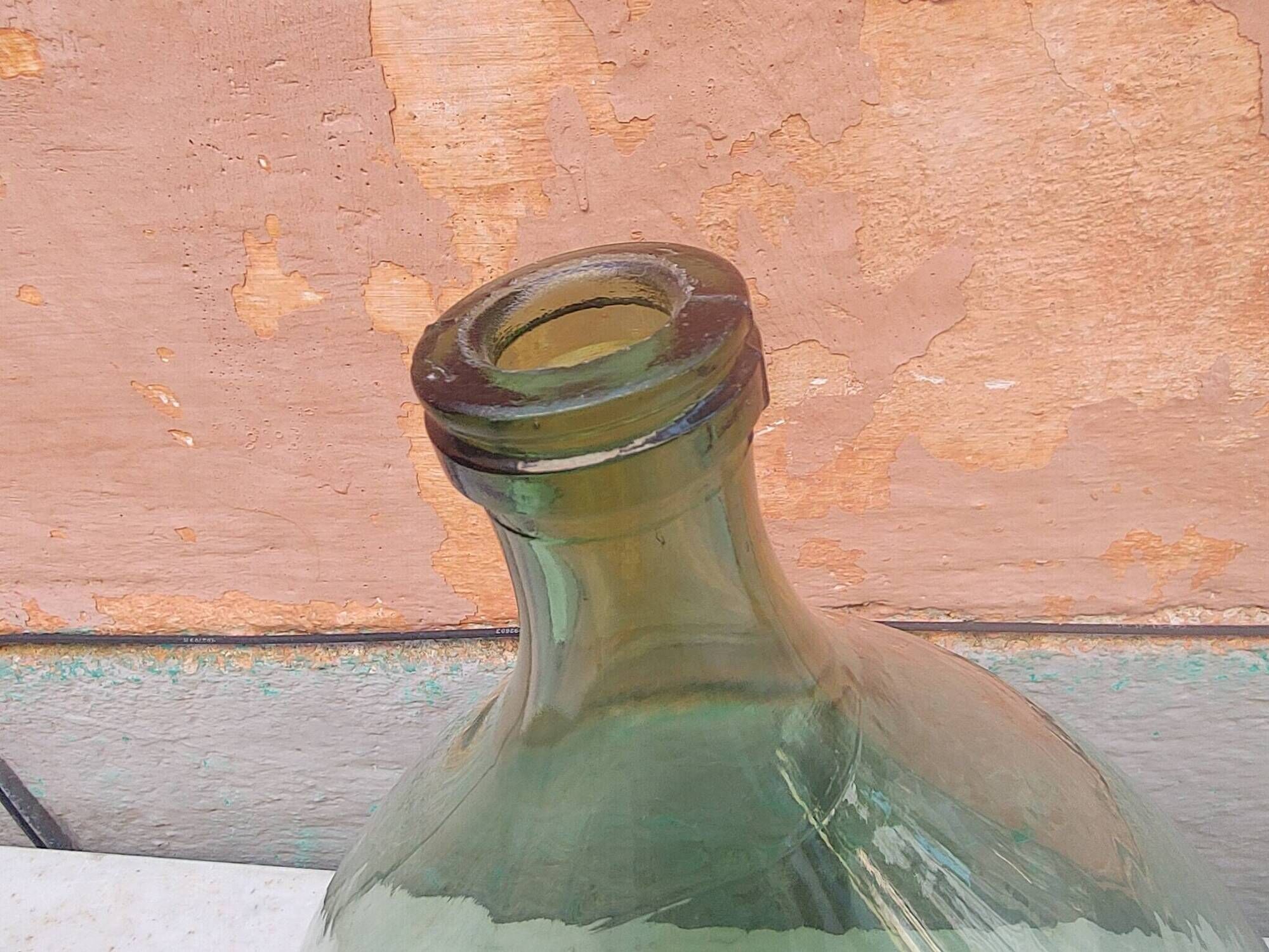 Lady Jeanne old bubbled glass - 15 liters - height 41cm (b)