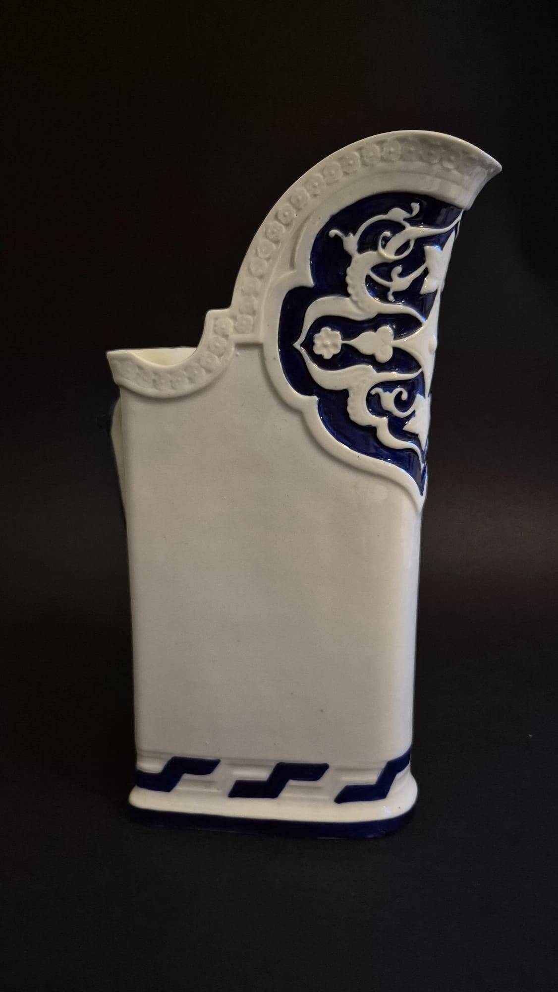 Aiguière de la Worcester Royal Porcelain Co. 1870