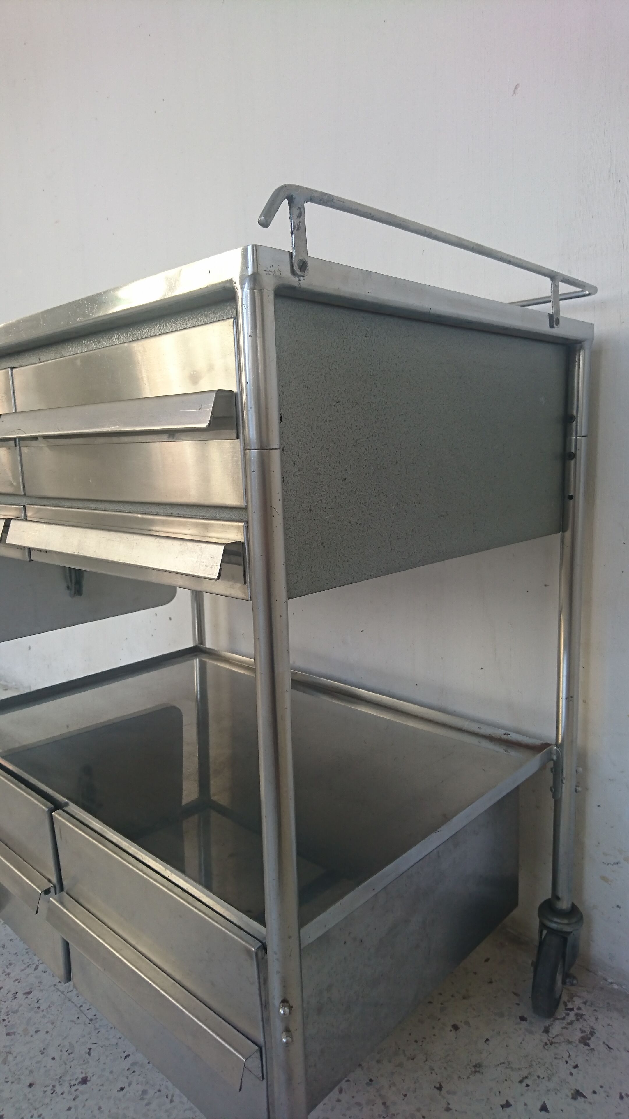 Vintage rolling stainless steel dessert