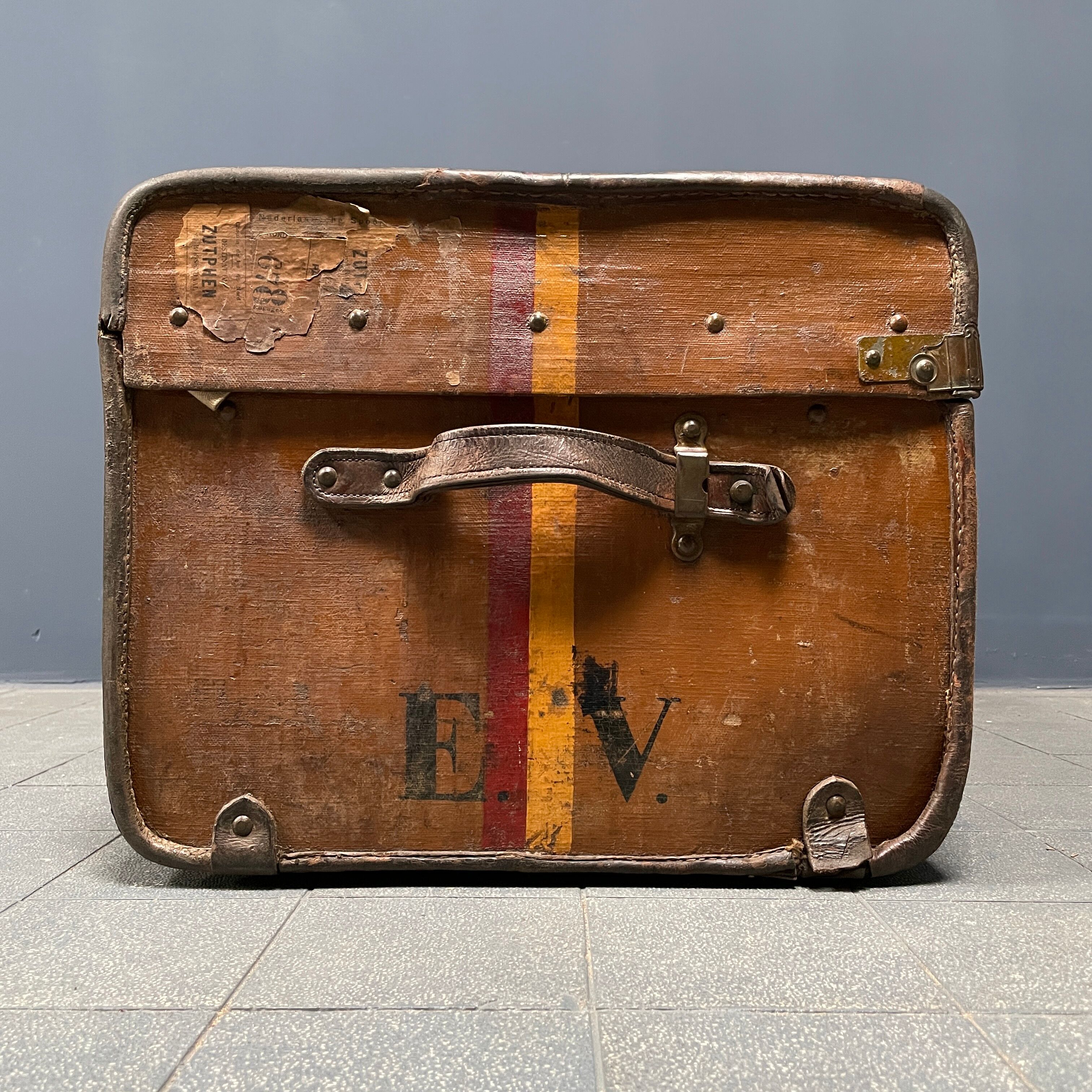 Antique brown travel case with wooden slides from the early 1900s