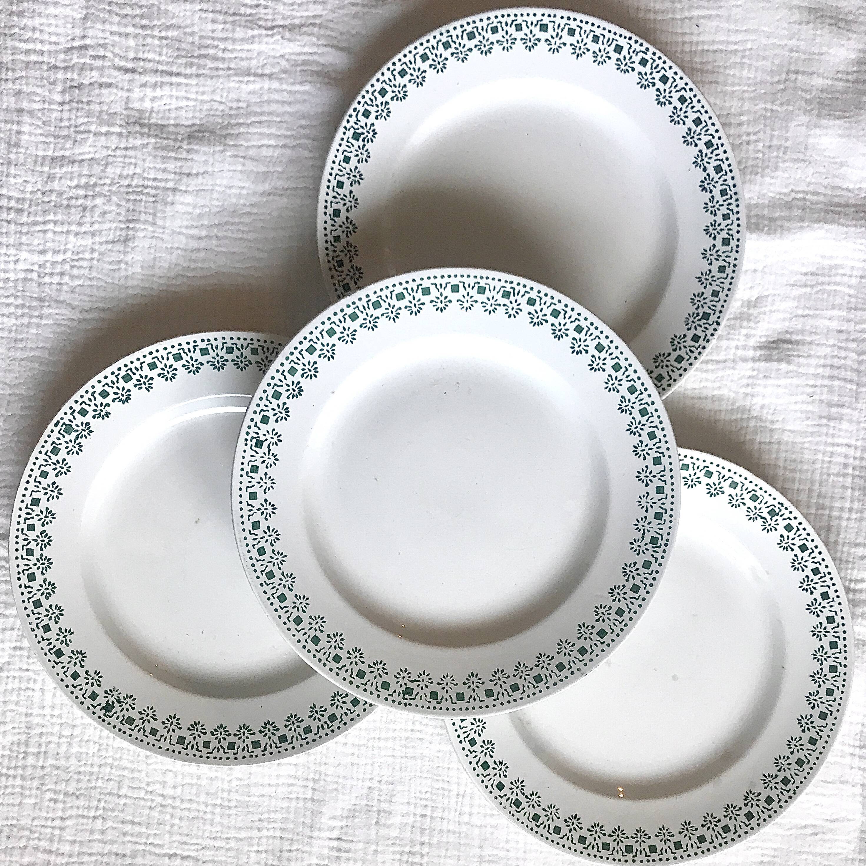 Set of 4 Terre de Fer Digoin-Sarreguemines flat plates, Ypres model