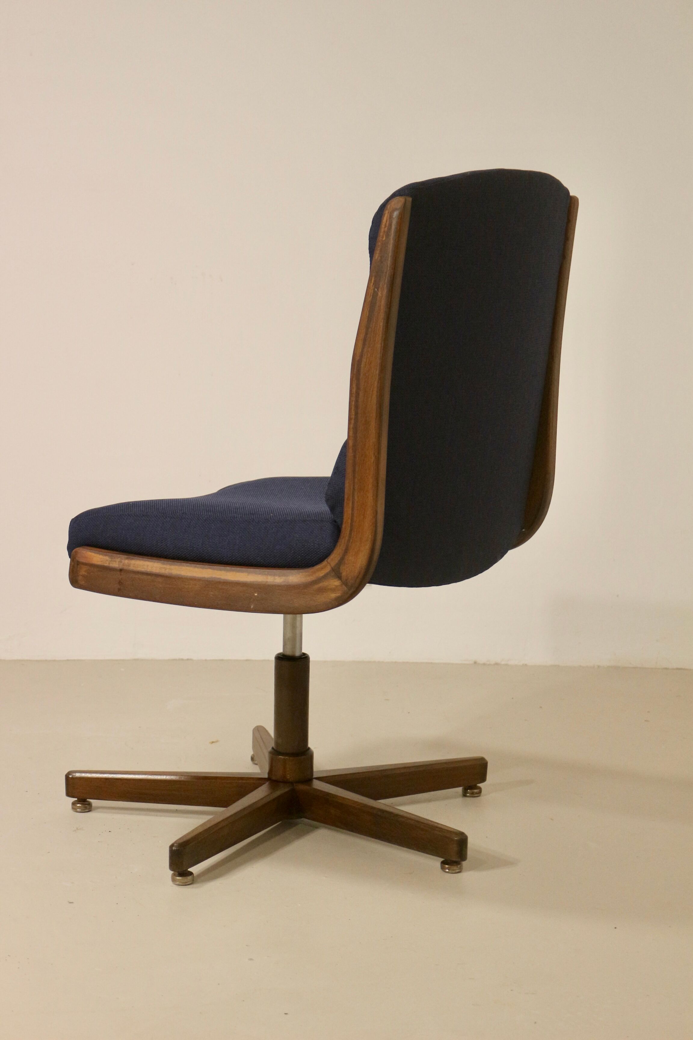 Fauteuil de bureau vintage pivotant en bois année 70