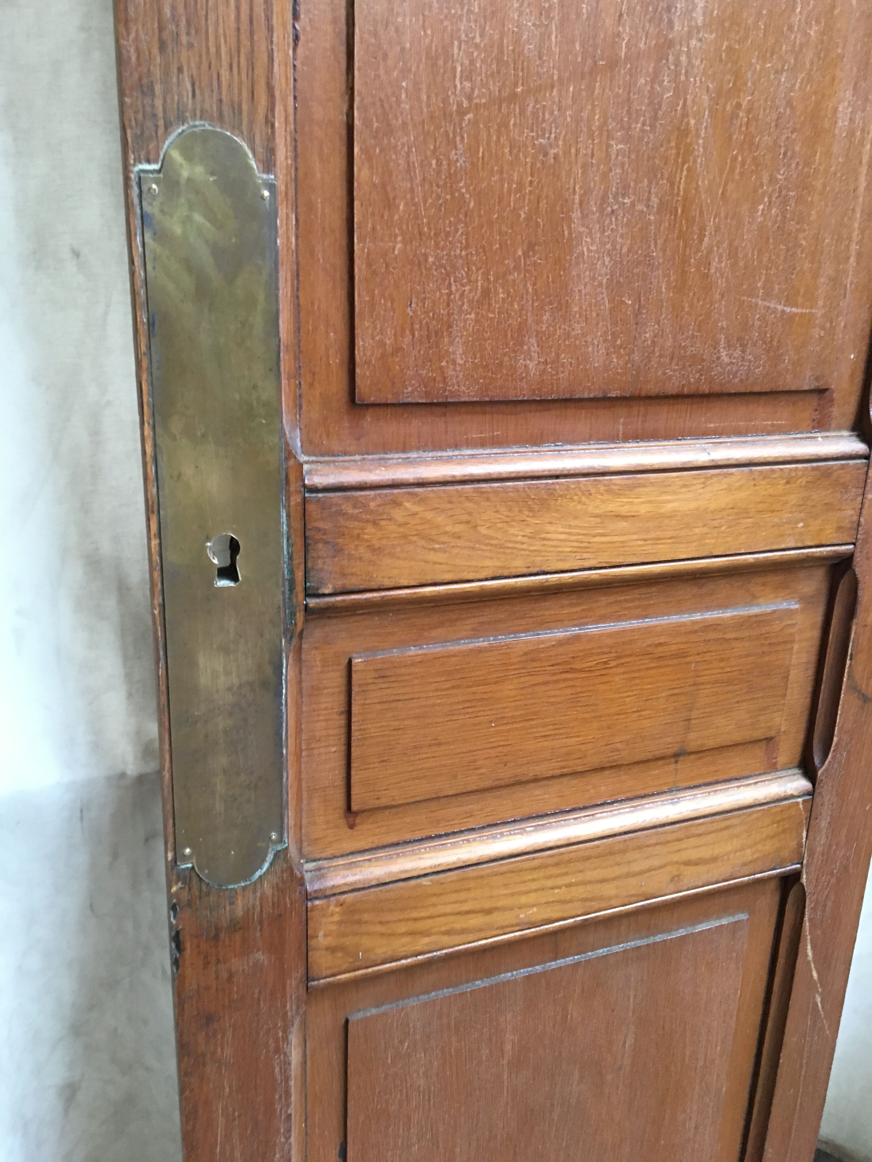 Door wardrobe in oak of the bank of France years 40