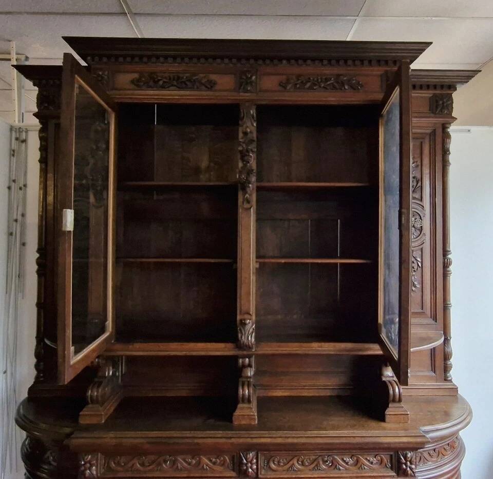 Very important Renaissance style chateau library buffet in oak