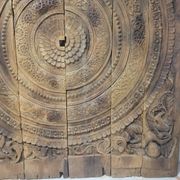 Plafond en bois sculpté