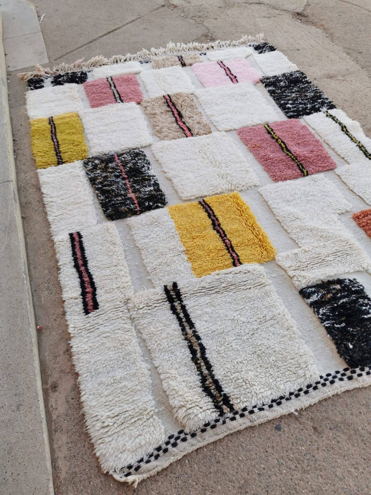 Tapis Beni Ouarain Patchwork – Éclats de Couleurs 250*150 cm