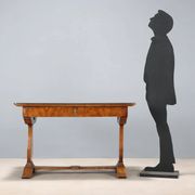 Antique Biedermeier desk in walnut, Austria, mid-19th century.