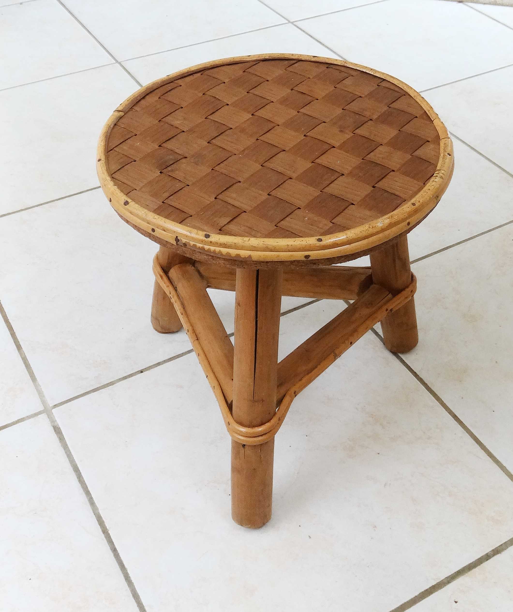 Plant holder or stool child tripod in rattan and bamboo