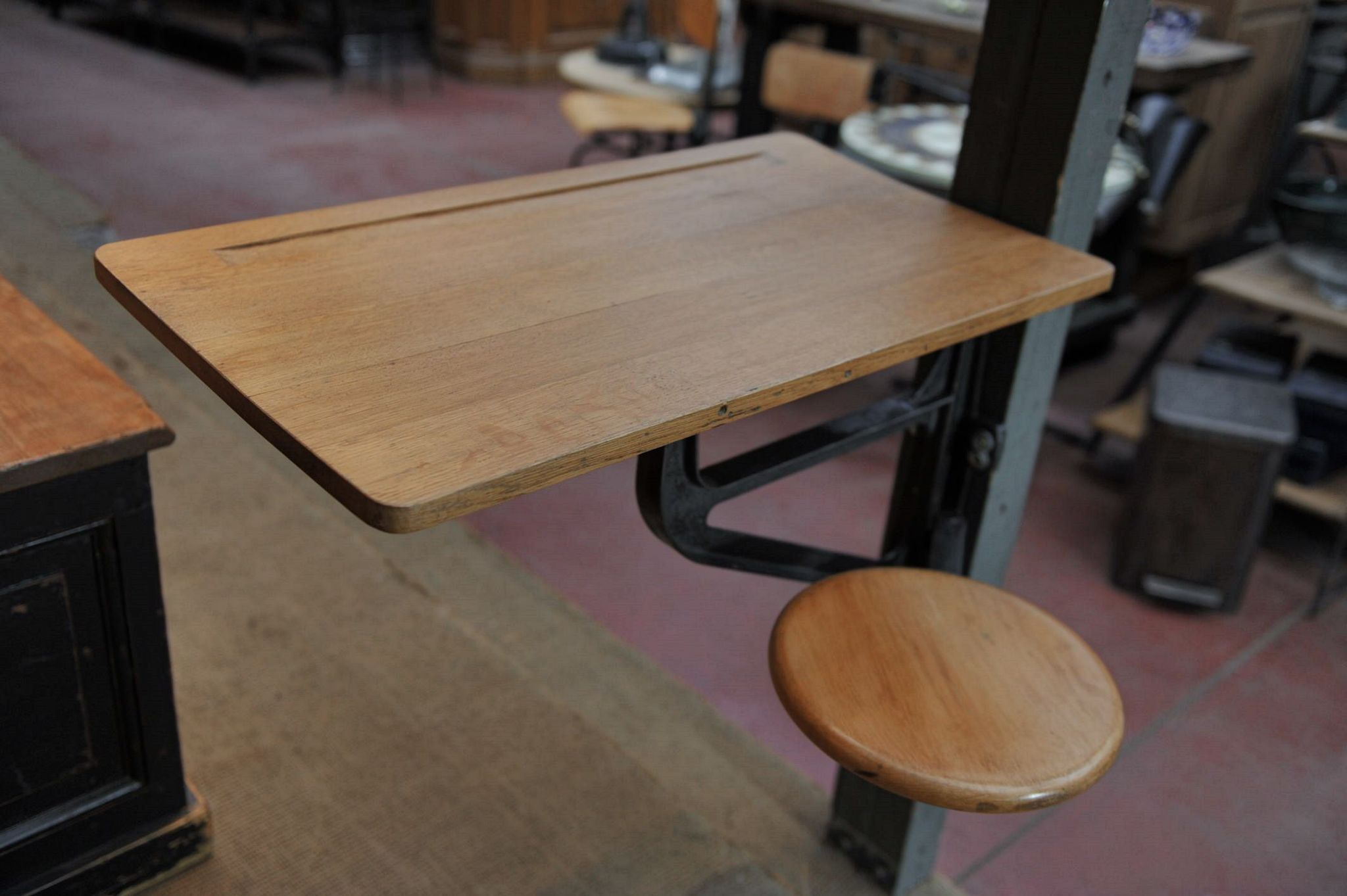 Fonte odesk and seamstress wall solid oak with removable seat 1930