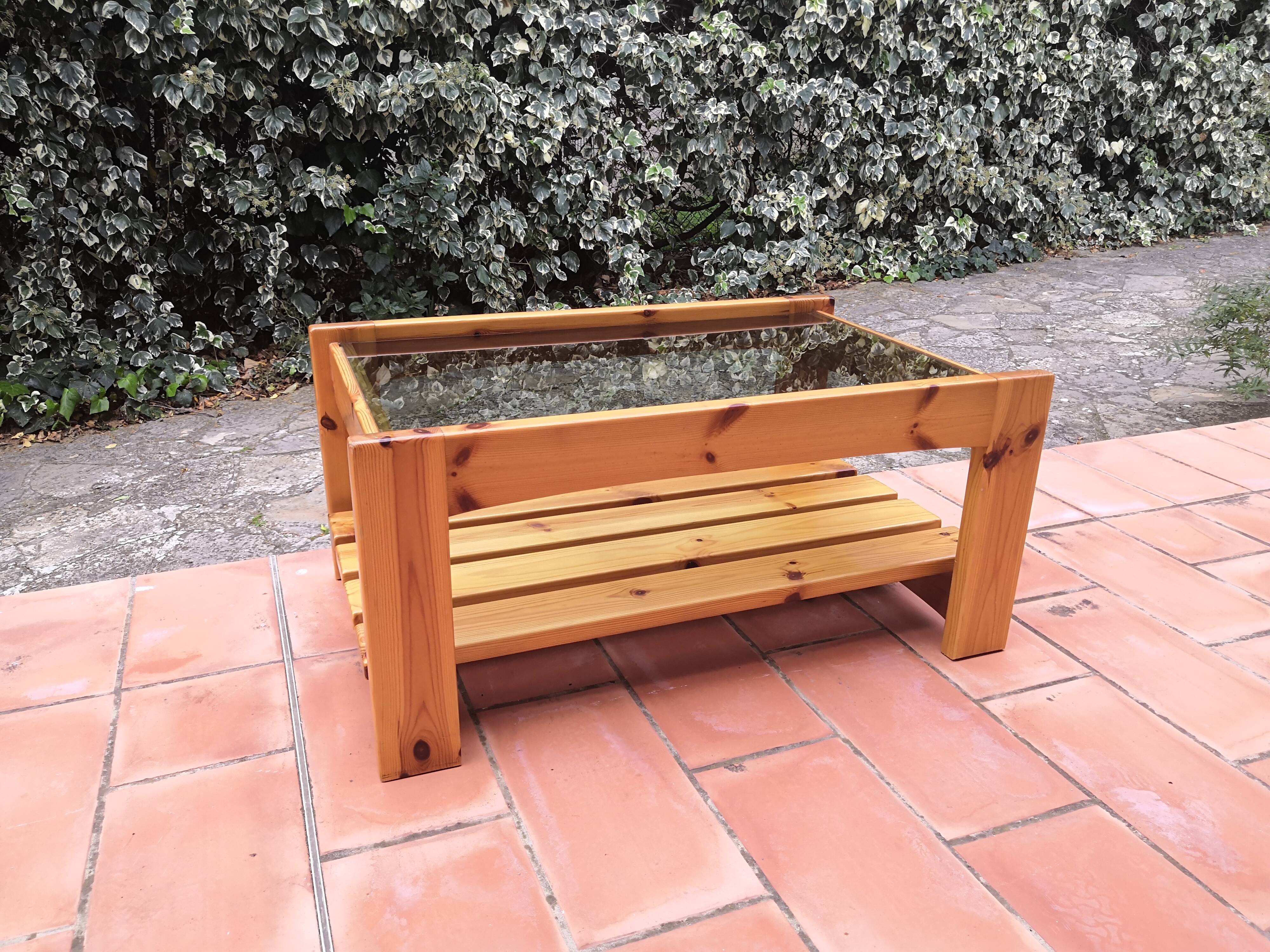 Solid pine coffee table dlg regain 70s vintage