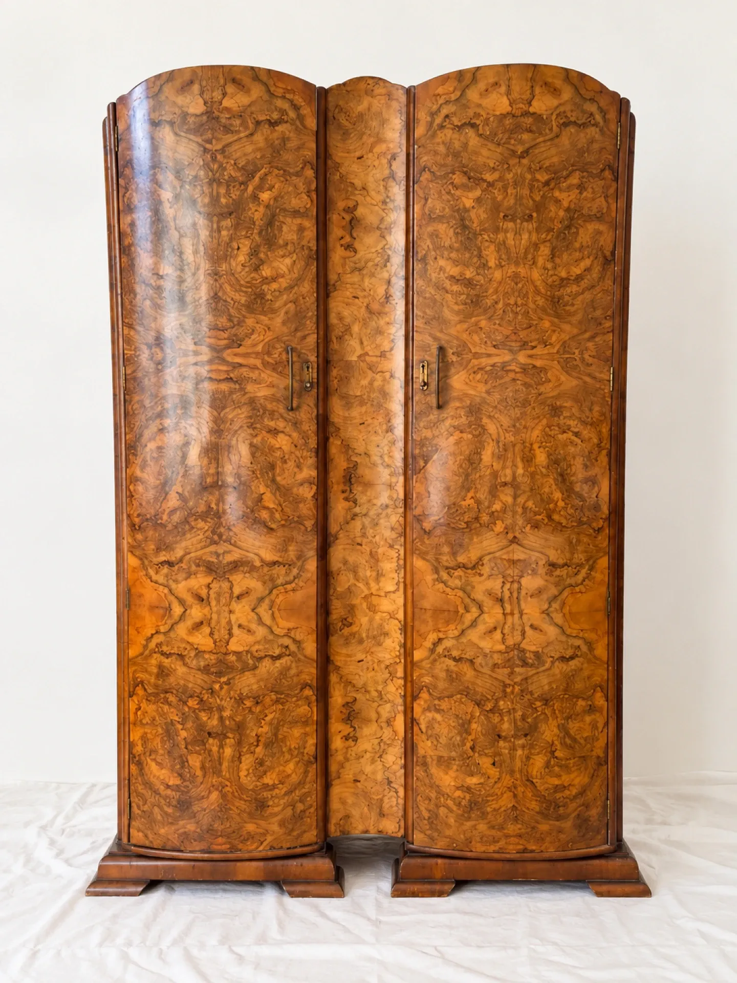 Art Deco wardrobe from the 1930s in elm burl – curved doors