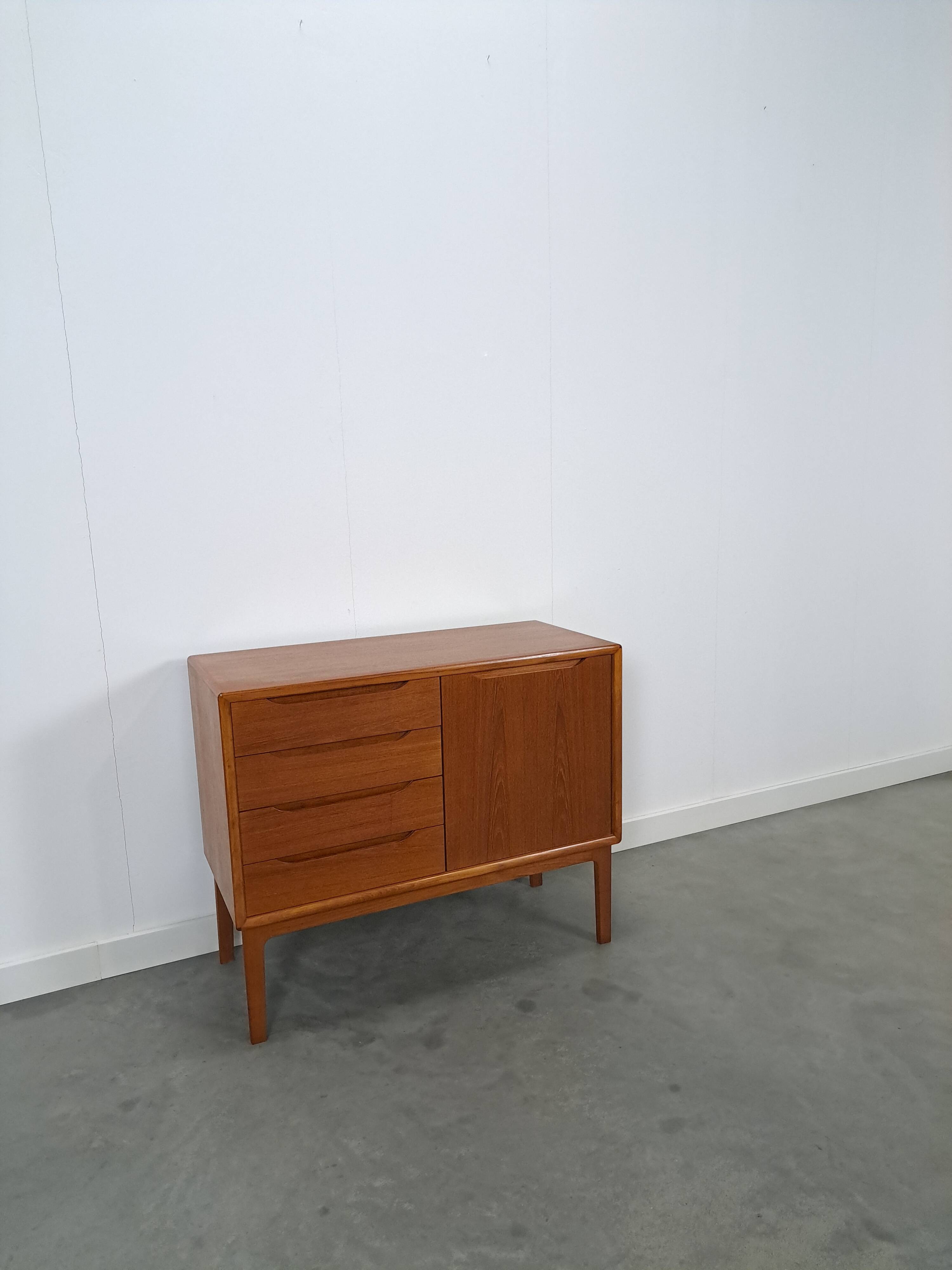 Teak Deens dressoir met lades vintage