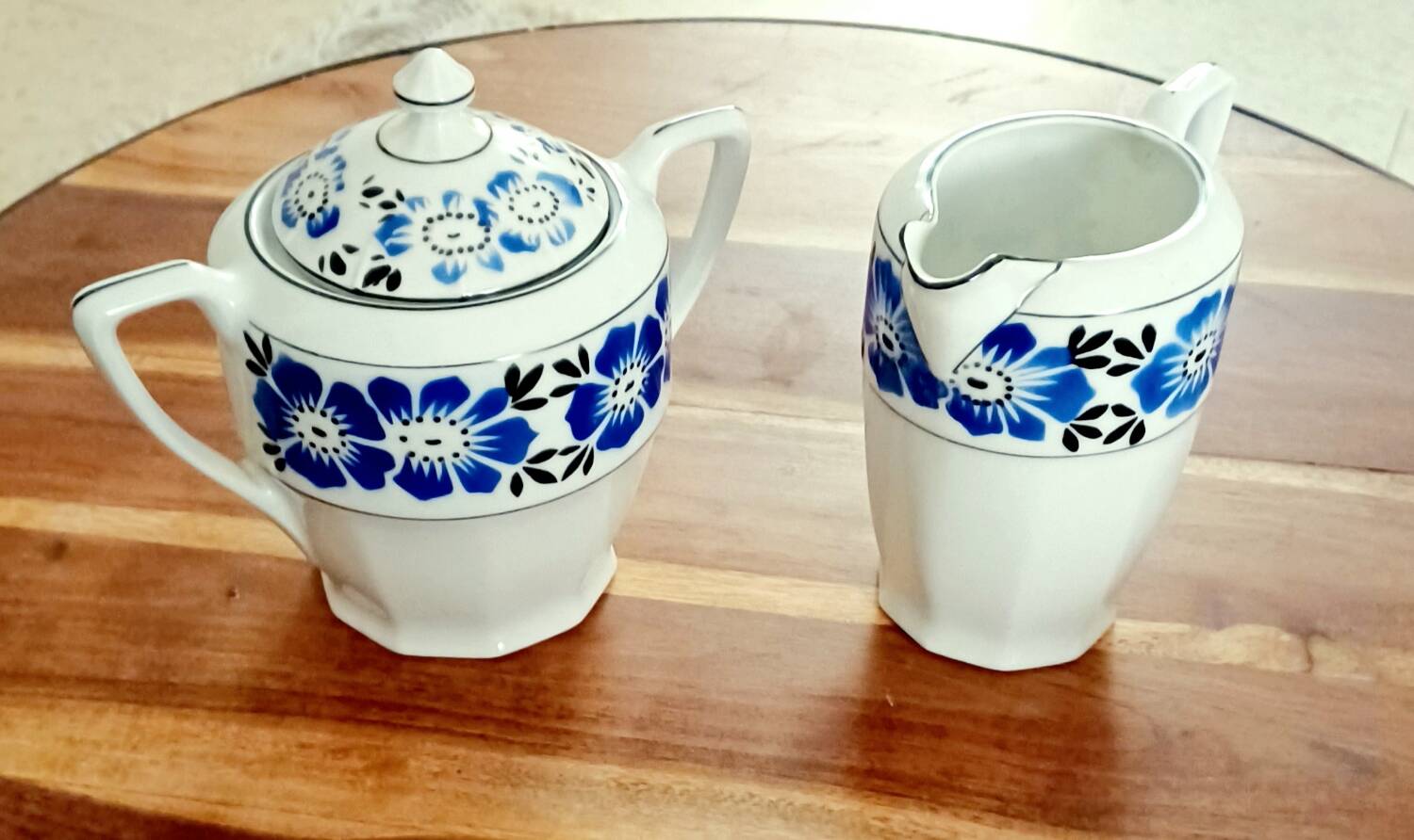 Sugar bowl and milk jug in the style of the Moulin des Loups