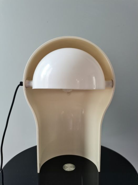 Italian table lamp "Telegono" by Vico Magistretti for Artemide