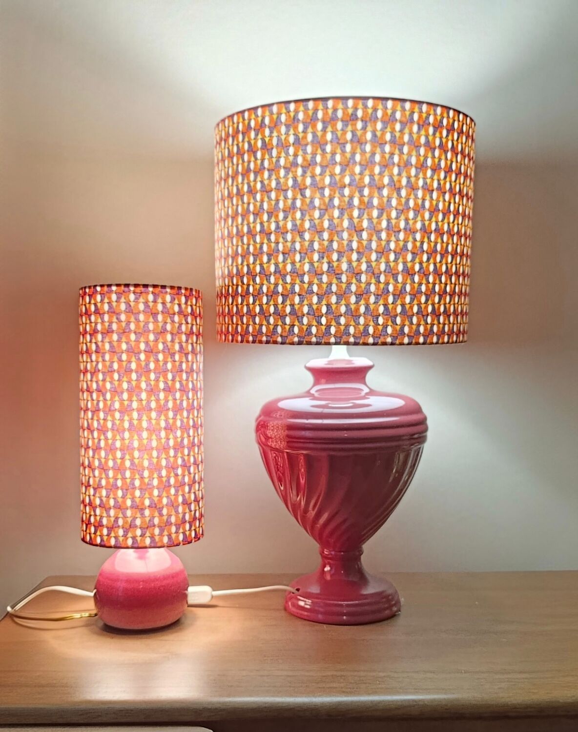 Duo lamp with raspberry ceramic base and vintage print lampshade