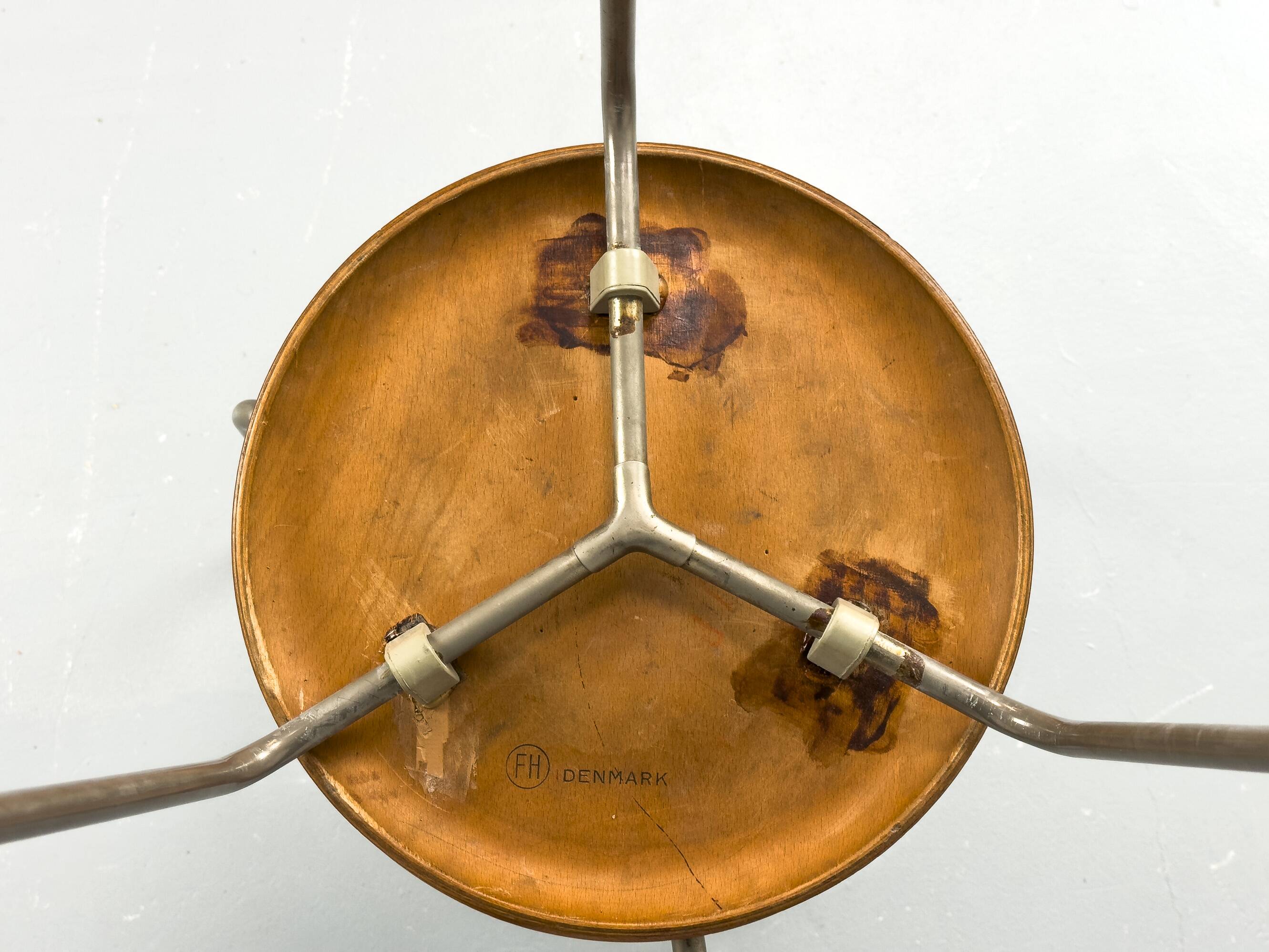 Tabouret Dot en teck, par Arne Jacobsen pour Fritz Hansen, années 1950, lot de 2