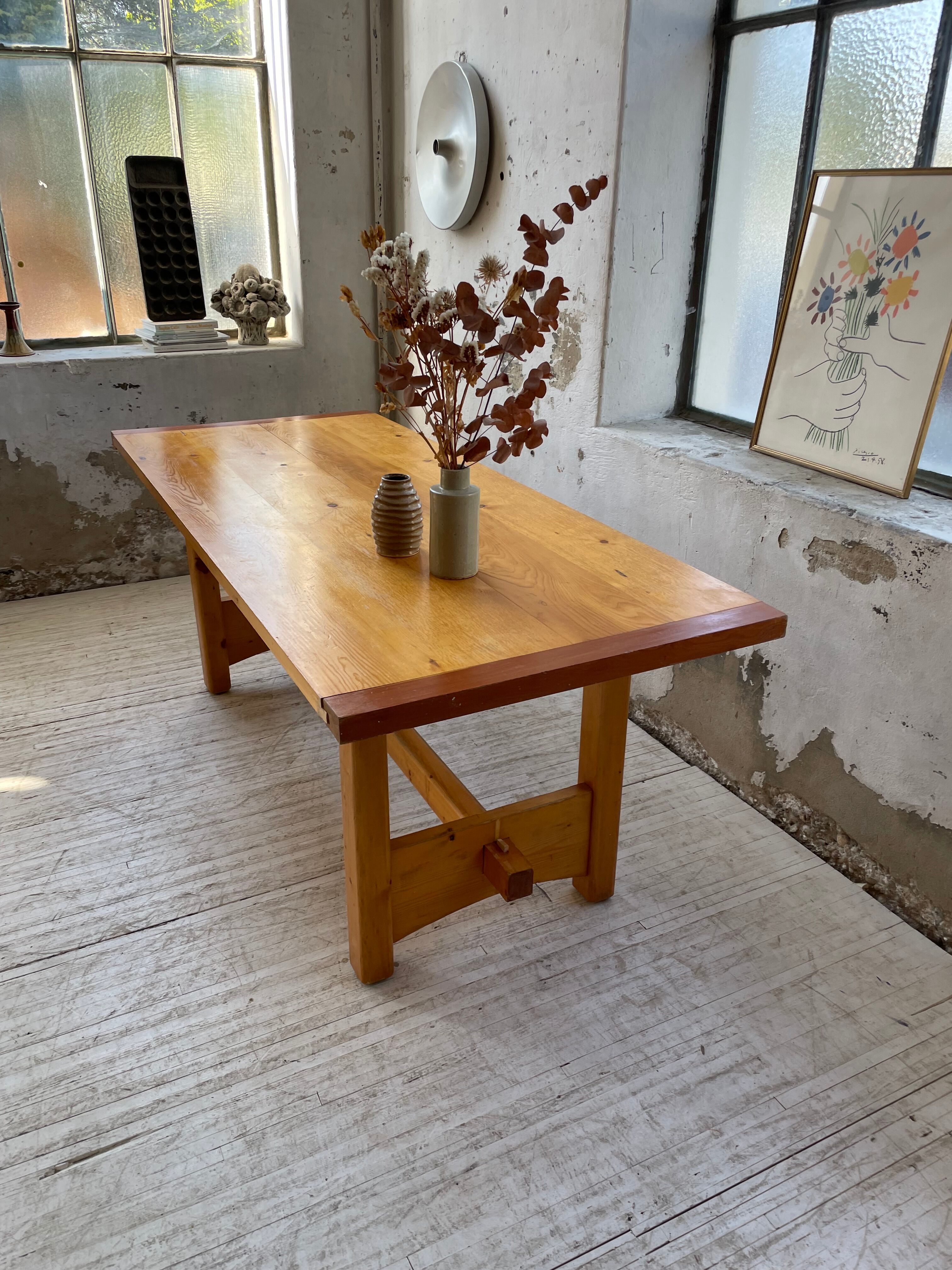 Mountain furniture table in pine 2m