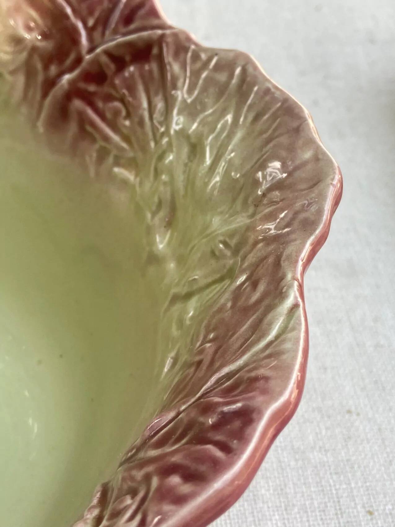 Large vintage salad bowl in the shape of a pink cabbage – barbotine earthenware – 1980s