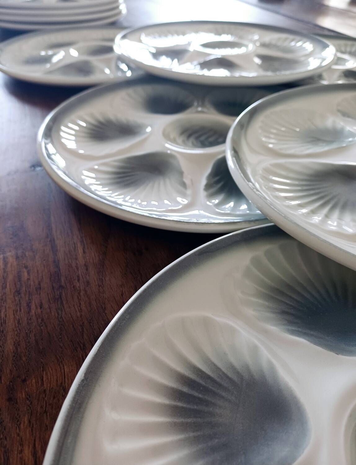 Set of 11 + 1 oyster plates Moulin des Loups
