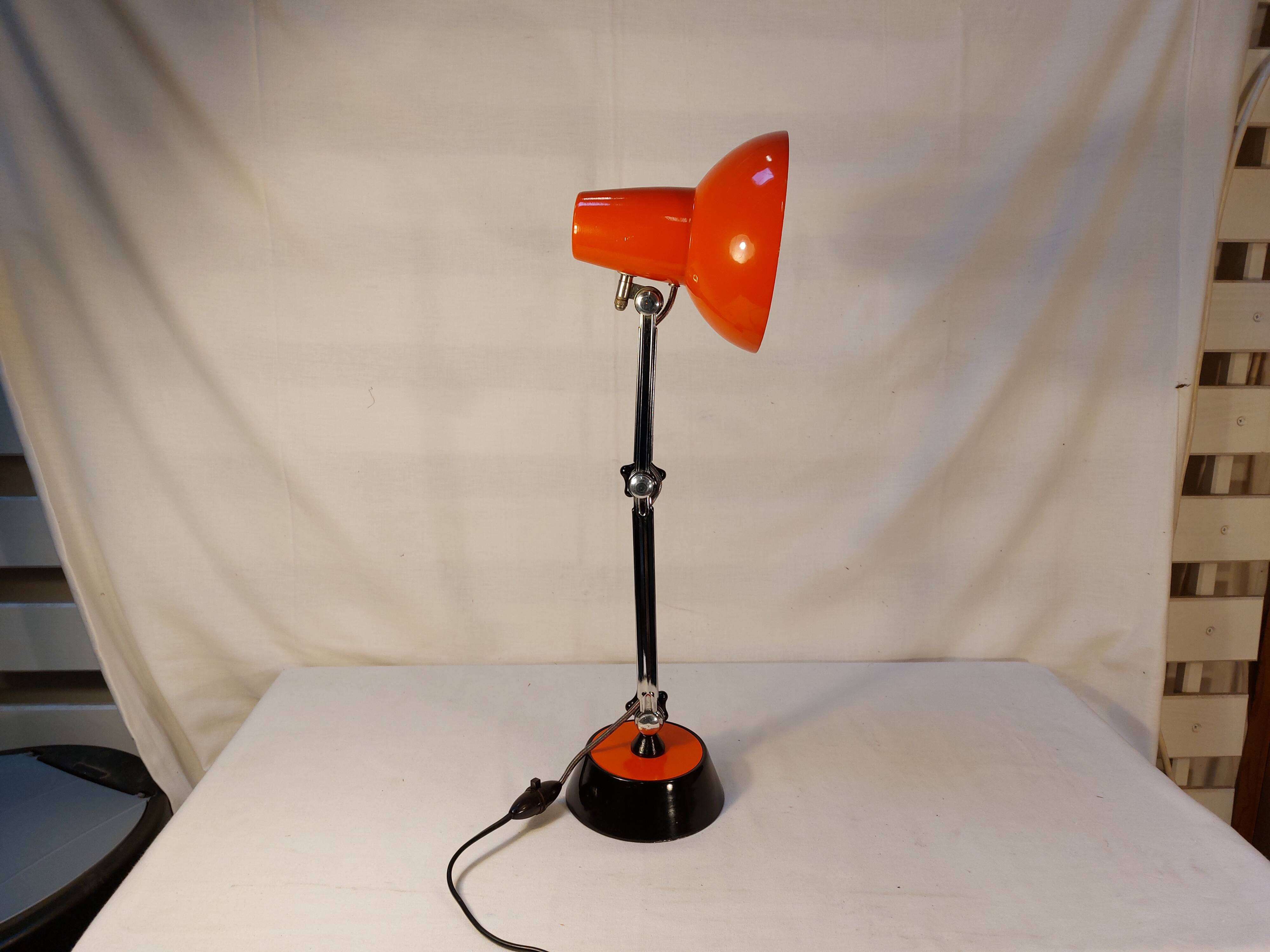 Vintage red articulated desk lamp - 70s/80s.