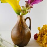 Vase en grès ancien forme aiguière marron signé Denbac