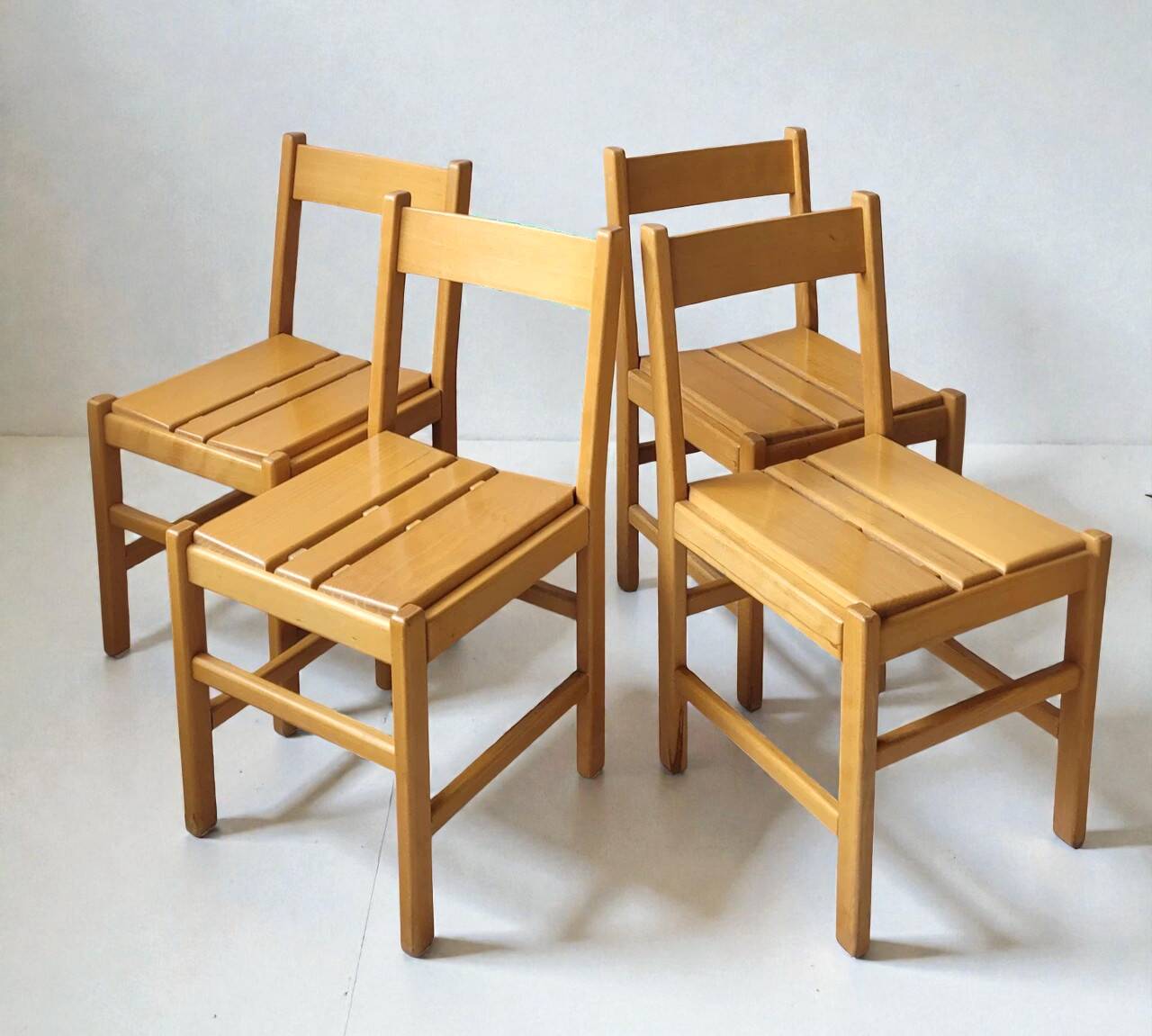 4 cheises en bois style Charlotte perriand