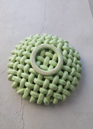 Corbeille en céramique tressée verte claire Jérome Massier Vallauris