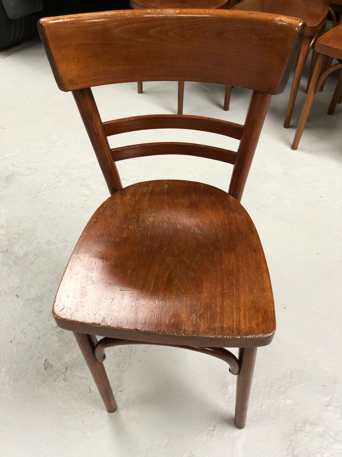 Serie de 10 chaises bistrot bois courbé