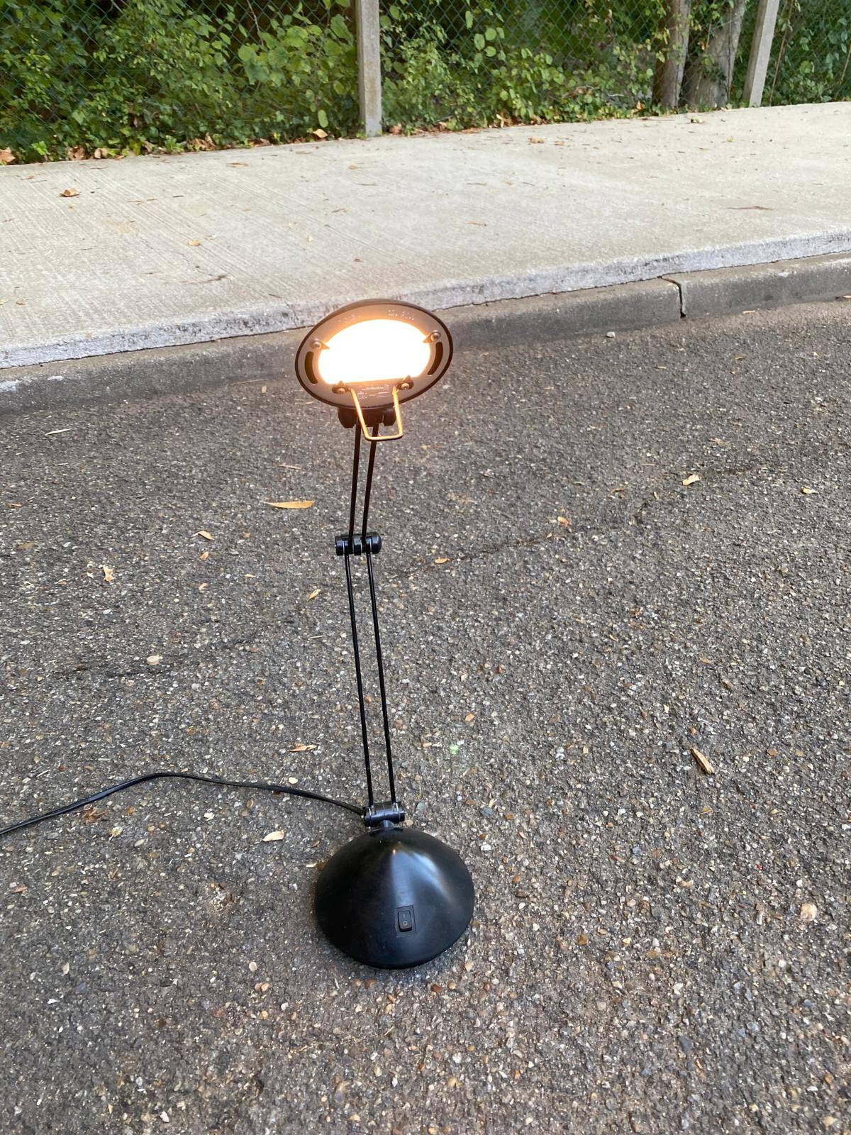 Vintage black articulated desk lamp — 80s / Postmodern style