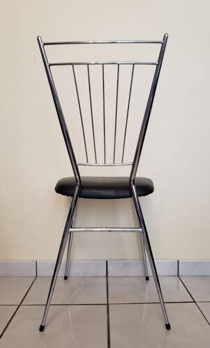 Lo de 4 anciennes chaises vintage métal chromé avec assise en skai noir