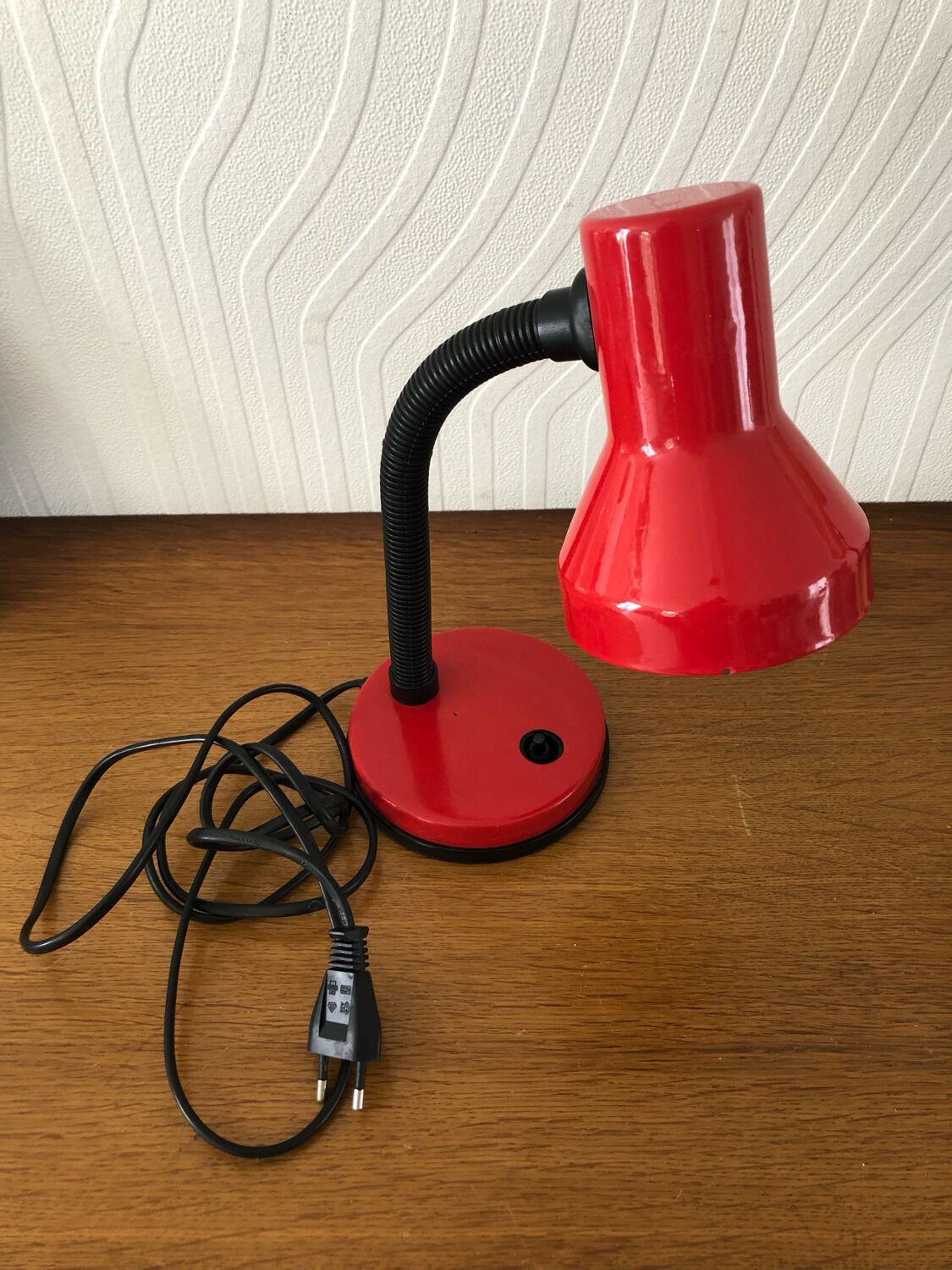 Vintage desk lamp in red metal
