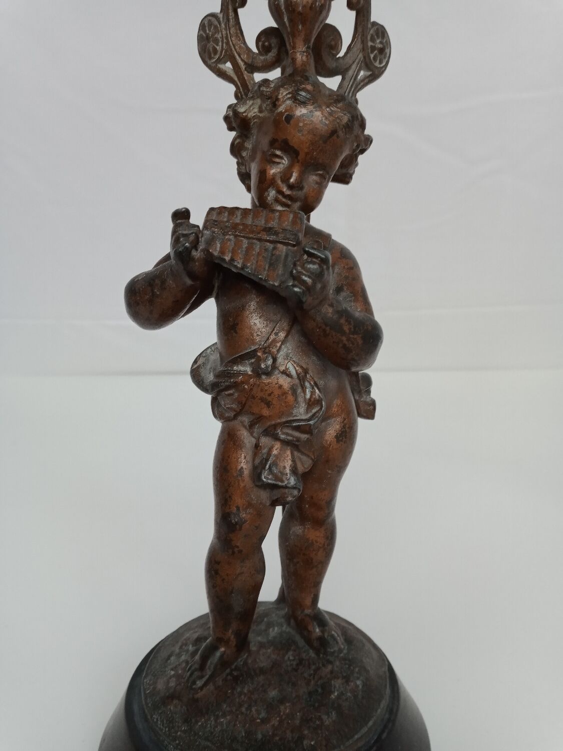 Bougeoirs putti musicians