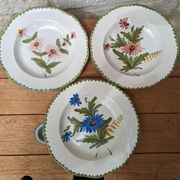 Set of 3 decorative deep plates with floral decoration
