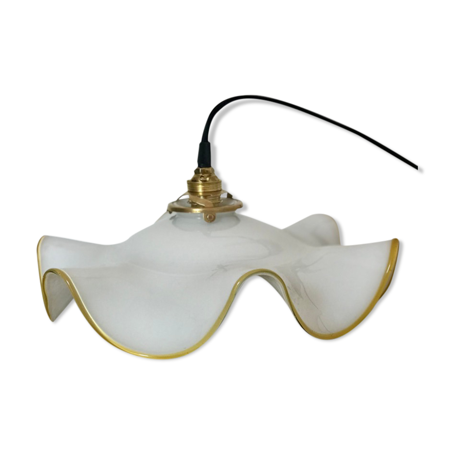 White and yellow opaline suspension