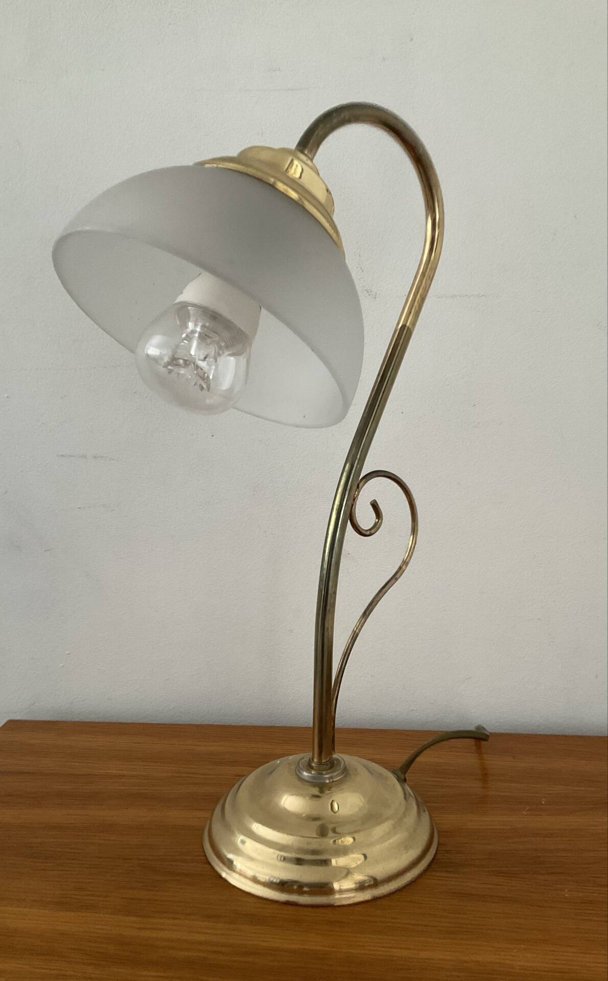 Vintage swan neck lamp in gilded metal and frosted glass