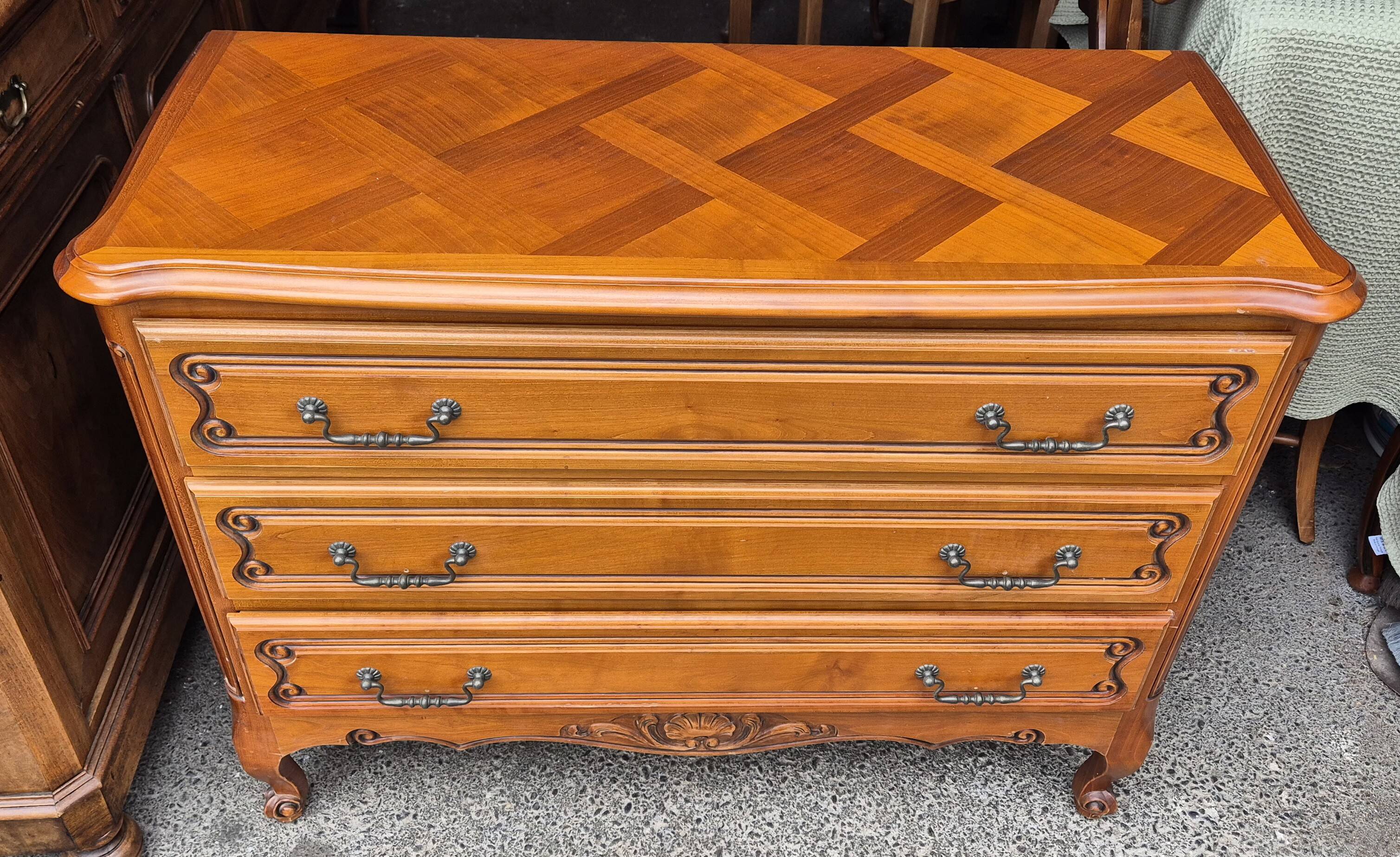 Chest of drawers with 3 drawers