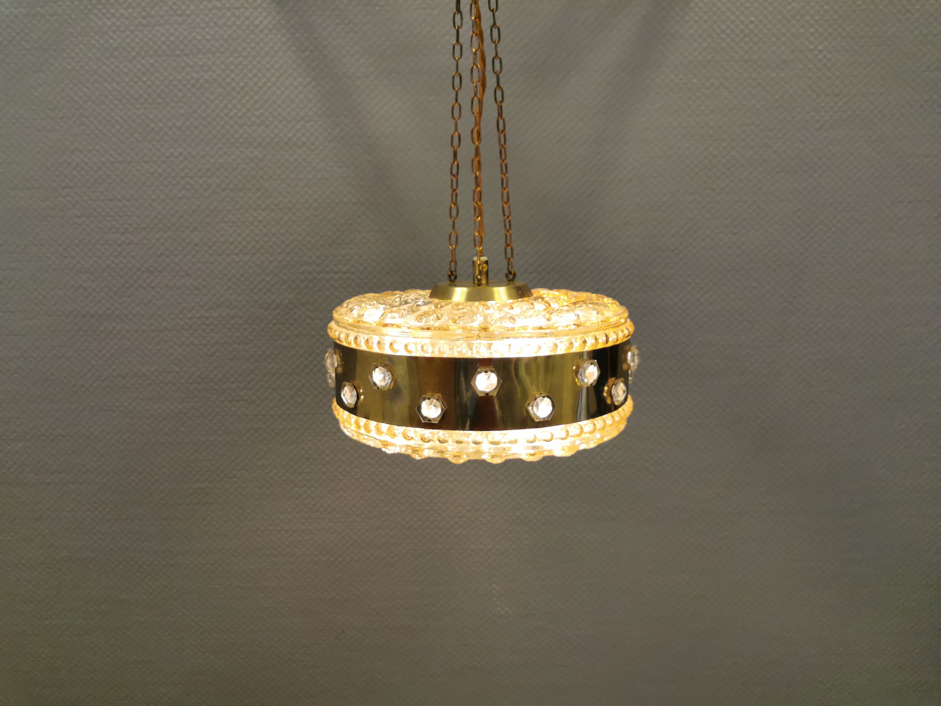Ceiling-hanging lamp in glass with prisms and metal details