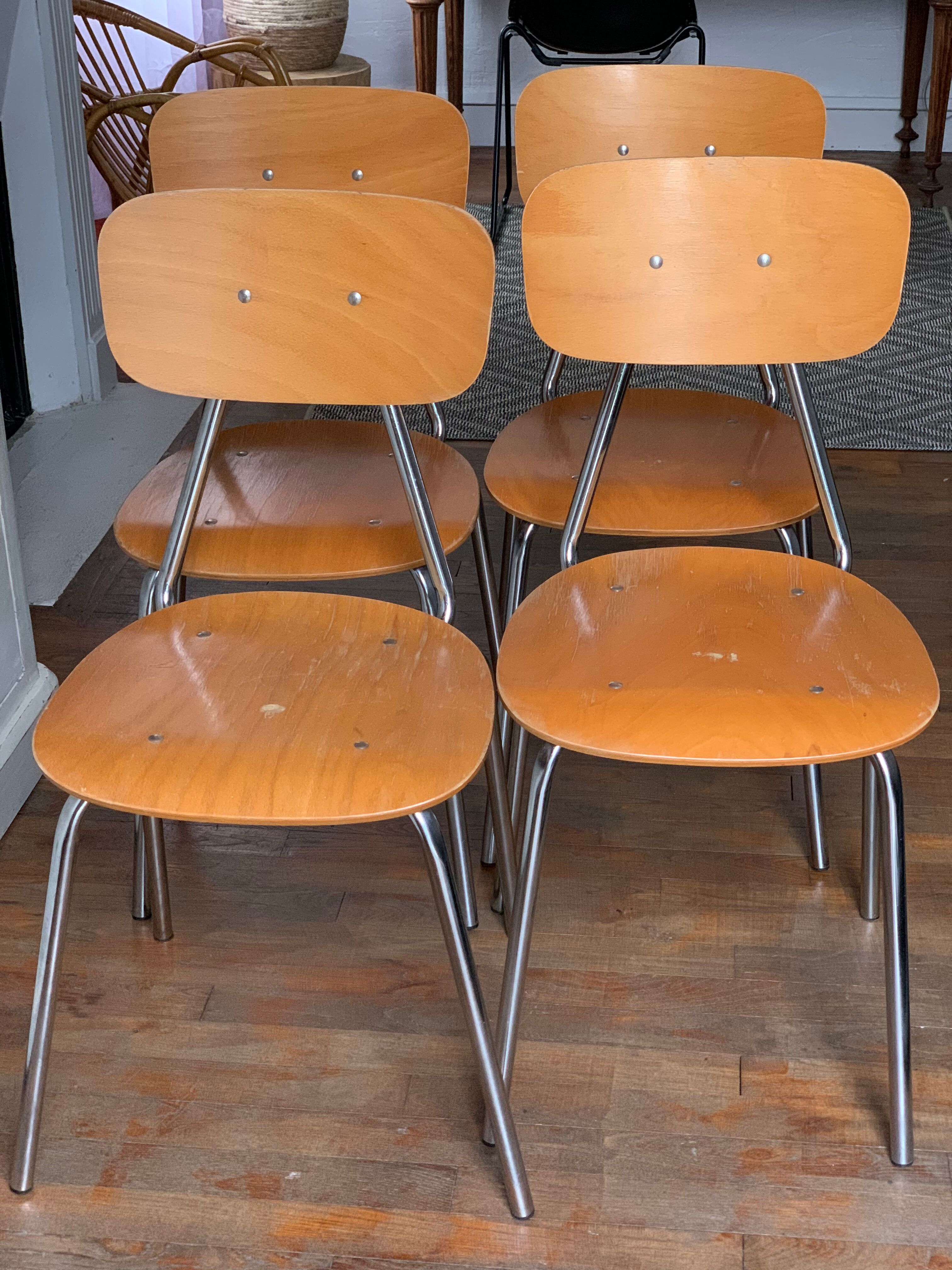 Chaises vintage en bois et chrome