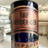 Flacon d'apothicaire eau laurier-cer. en verre bleu