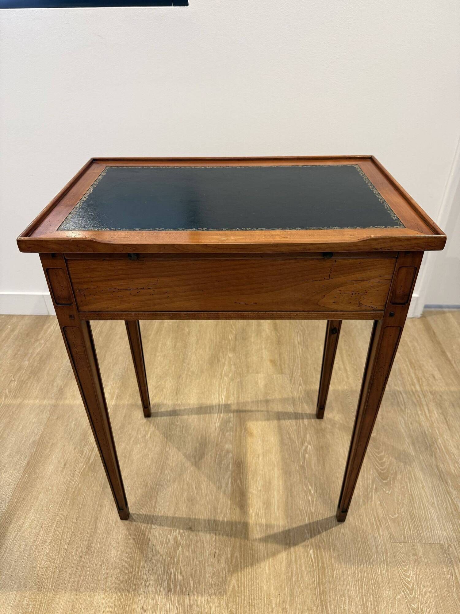 Bureau d'appoint style Louis XVI