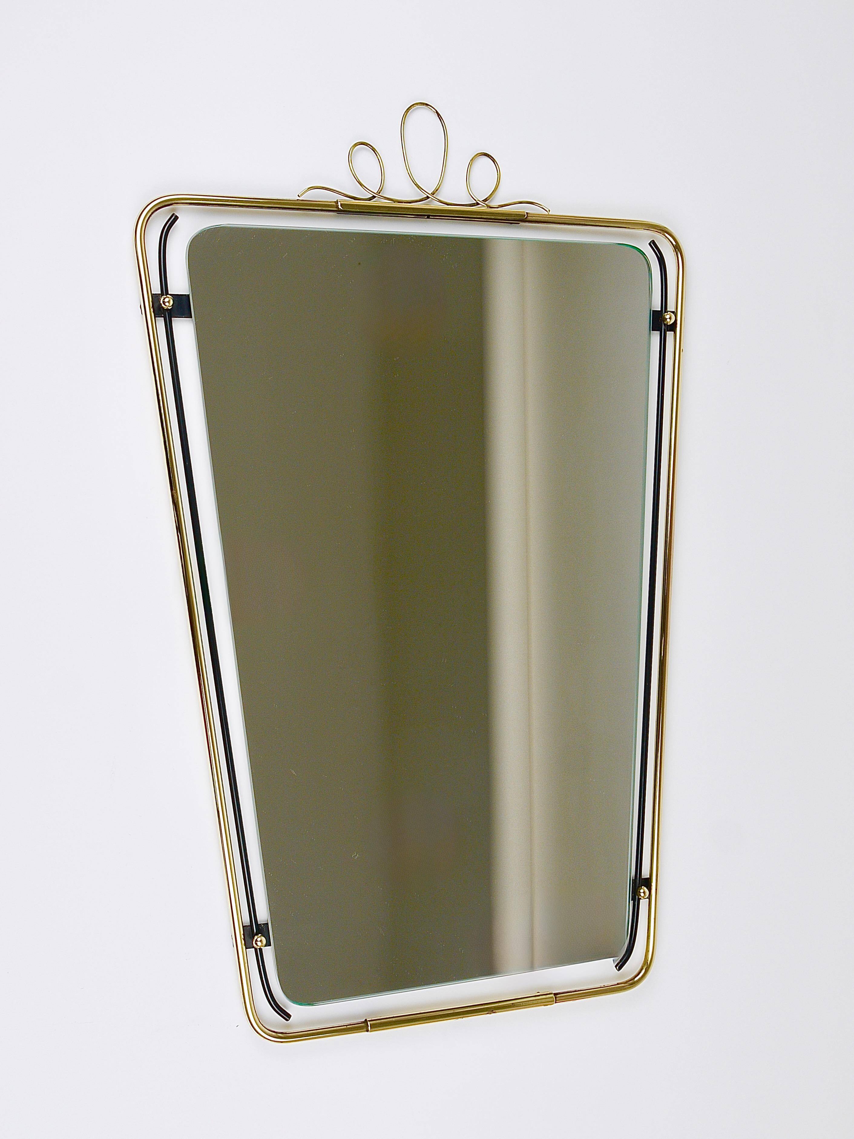 Wall mirror in brass wire with modernist loops from the mid-century, Italy, 1950s.
